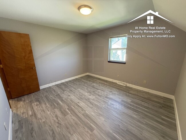 Building Photo - 2703 Mayflower Dr