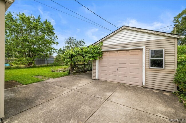 Building Photo - 6 Nokomis Pkwy