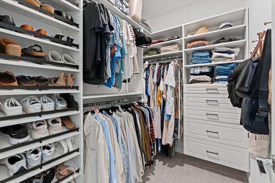 Master Closet #1Ma - 294 Varner Way