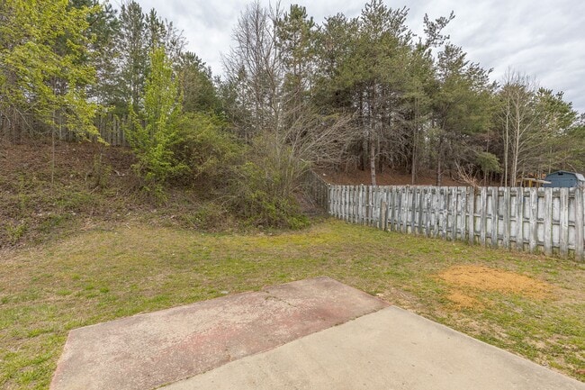 Building Photo - Beautiful 4 bed 2 bath home in Greensboro with fenced yard. Walk to coffee shop and restaurants.