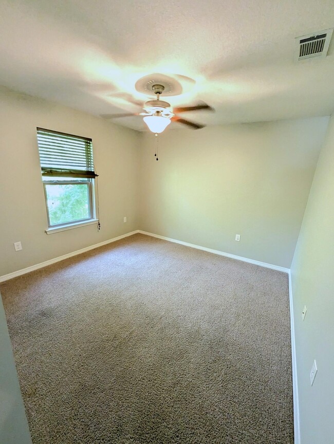 Building Photo - 8450 Island Dr