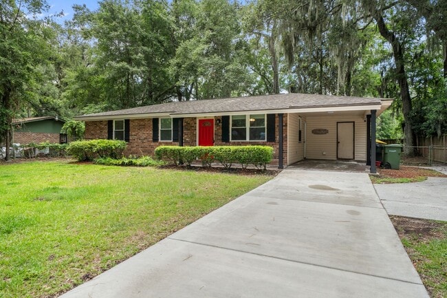 Building Photo - Southside Savannah Gem – 4BR Home in Windsor Forest with Sunroom & Patio