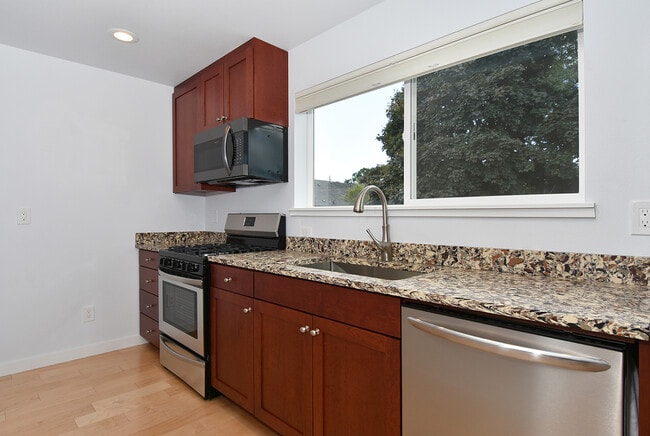 Building Photo - Beautiful Newer Construction (2019) 1 Bedroom/1 Bath ADU in Convenient Location (Central District)