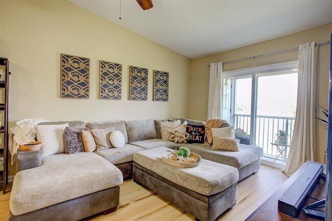 Building Photo - 2344 Golden Lake Loop