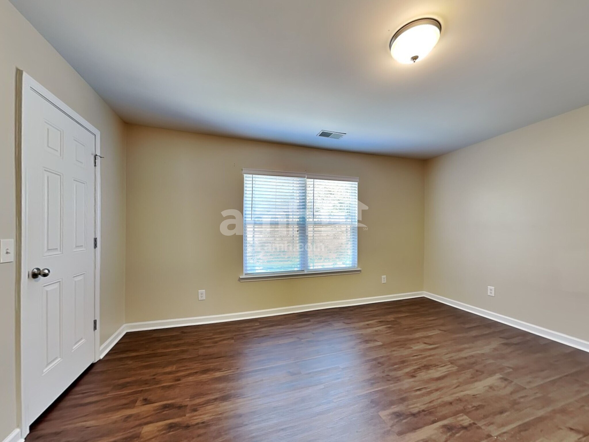 Building Photo - 137 Lake House Rd