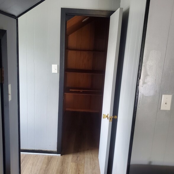 Lots of closet space - 314 Julia St