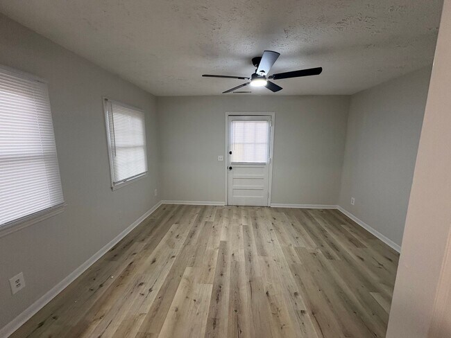 Building Photo - 610 Martin St