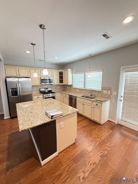 Building Photo - 8057 Ellendale Dr
