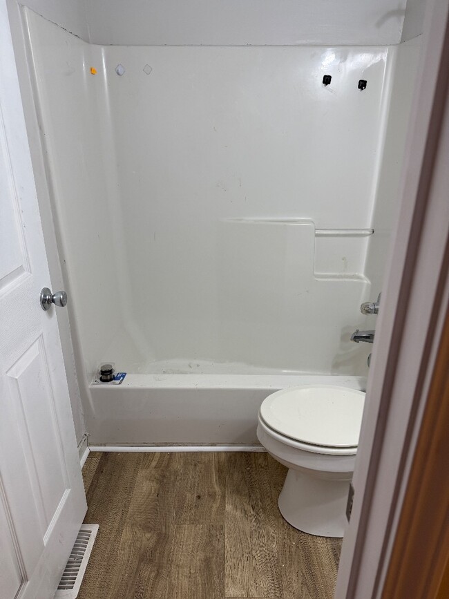 Building Photo - 1016 Jane St