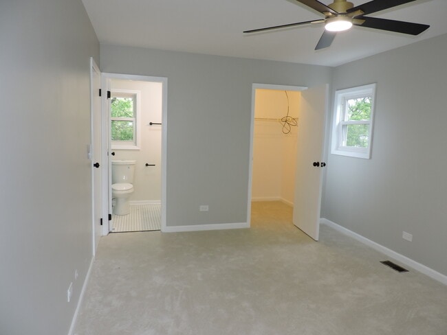 Building Photo - 2030 University Dr