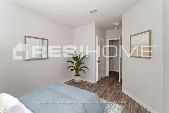 Building Photo - 28459 Wave Crst Pl