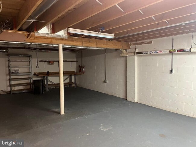 Building Photo - 3576 Windridge Dr