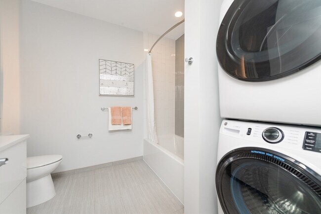 Building Photo - 5 Lisbon St