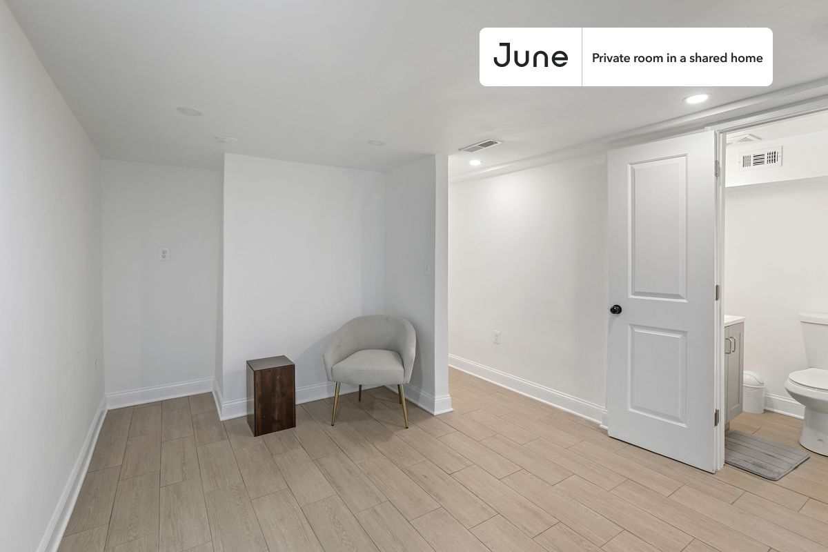 Building Photo - Room in Shared 5 bed/3.5 bath home