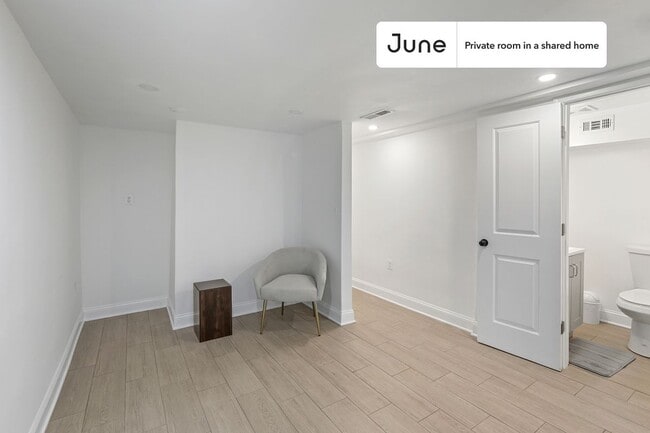 Building Photo - Room in Shared 5 bed/3.5 bath home