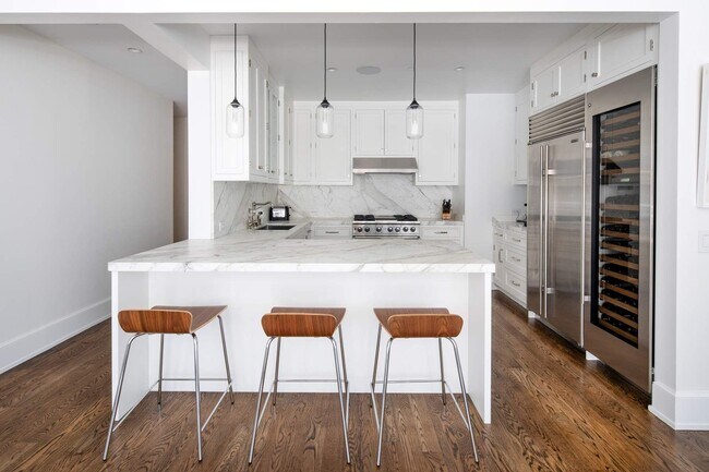 Building Photo - 130 W 30th St