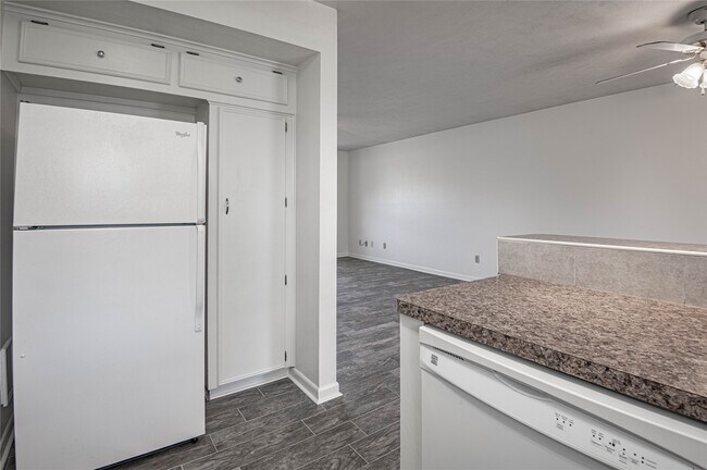 Building Photo - 4 Barre Ln