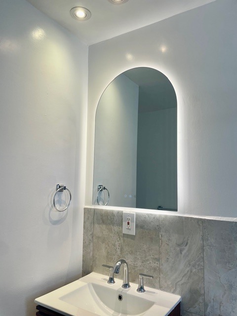 Building Photo - 221 SW 9th Ave