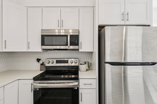 Building Photo - Stunning remodel