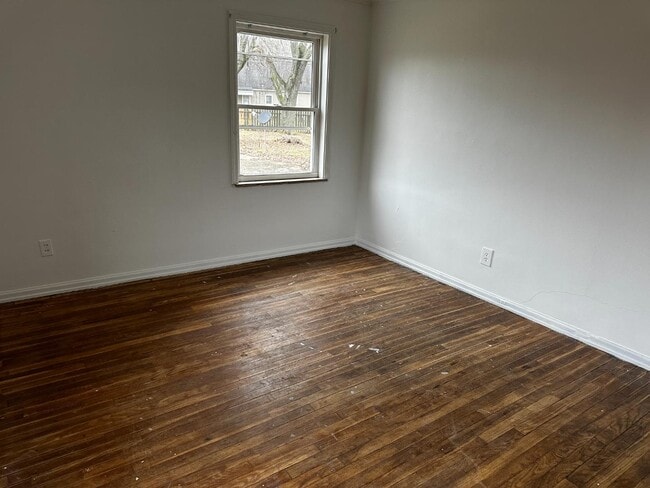 Building Photo - 9070 Lew Wallace Dr