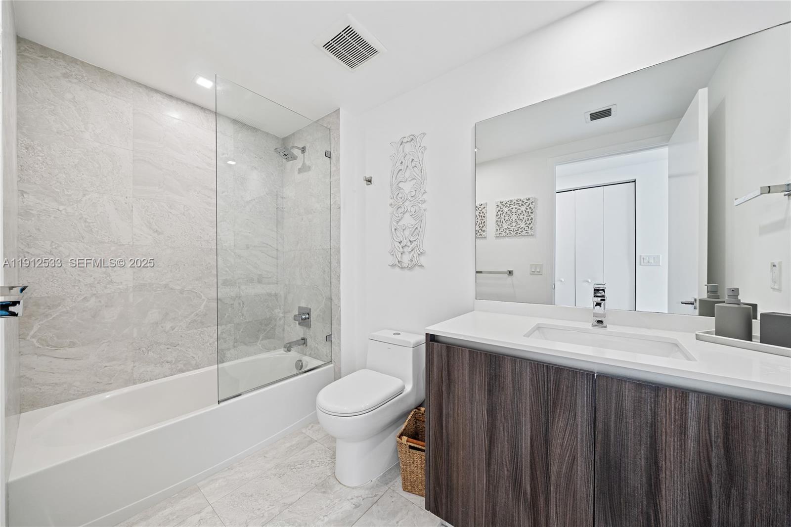 Building Photo - 488 NE 18th St