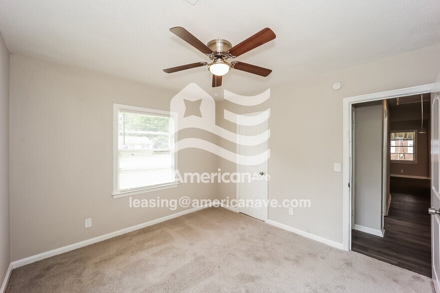 Building Photo - 4016 Singer Dr