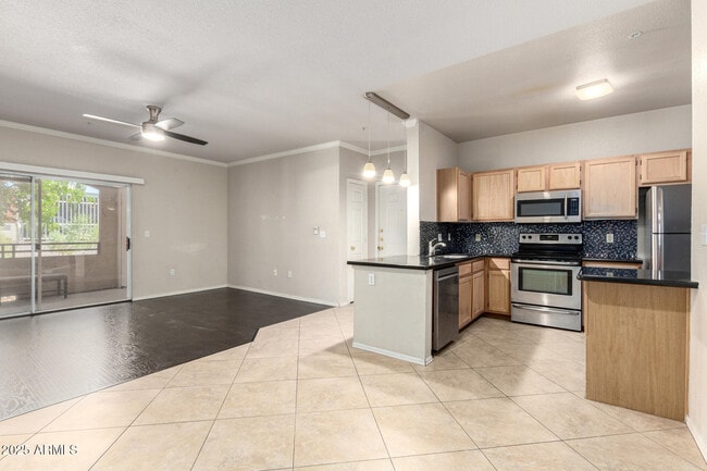 Building Photo - 5401 E Van Buren St