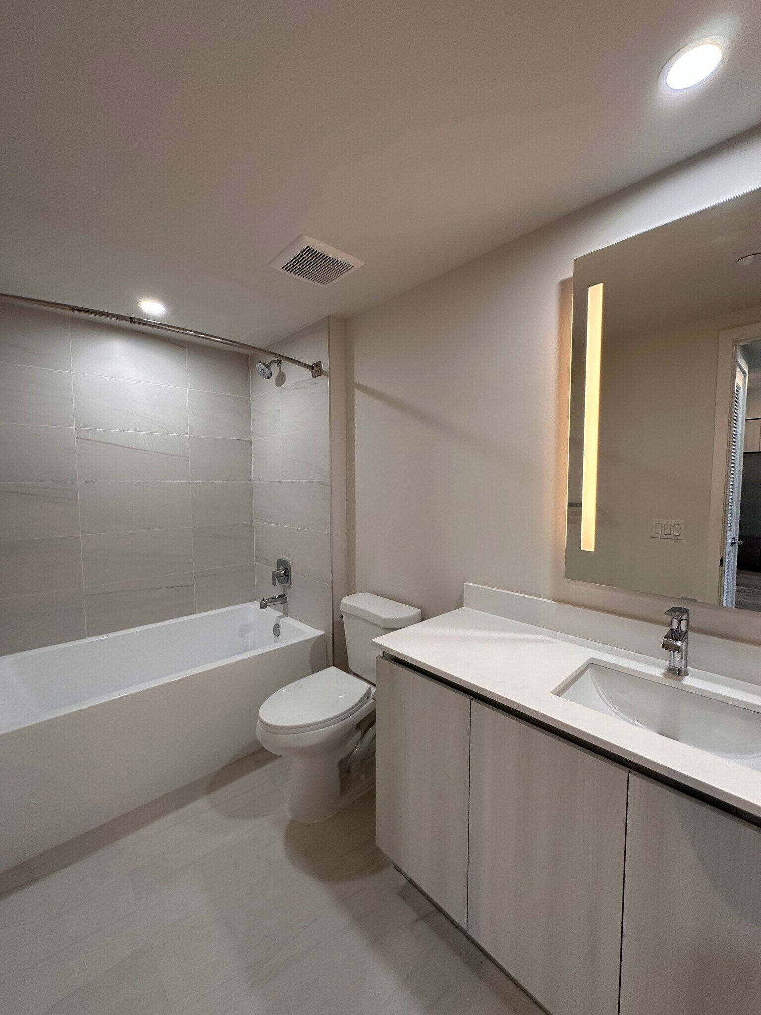 Building Photo - 722 NW 2nd Ave