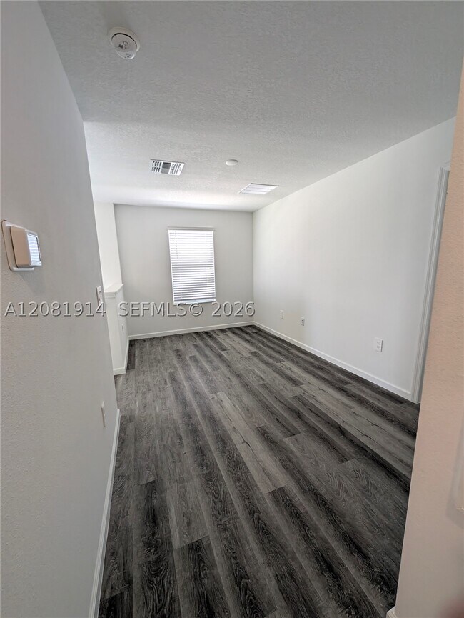 Building Photo - 890 Timberland Dr