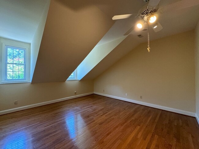 Building Photo - Charming 4 Bed 3.5 Home in Haymount