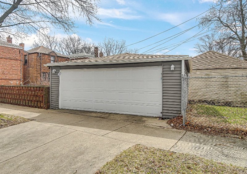 Building Photo - 8900 S Dauphin Ave