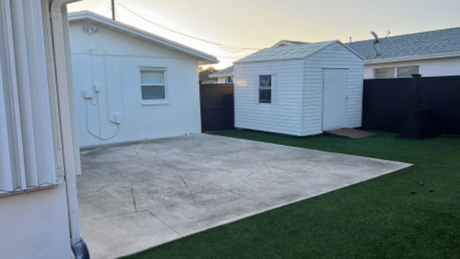 Building Photo - 2412 Edgewater Dr