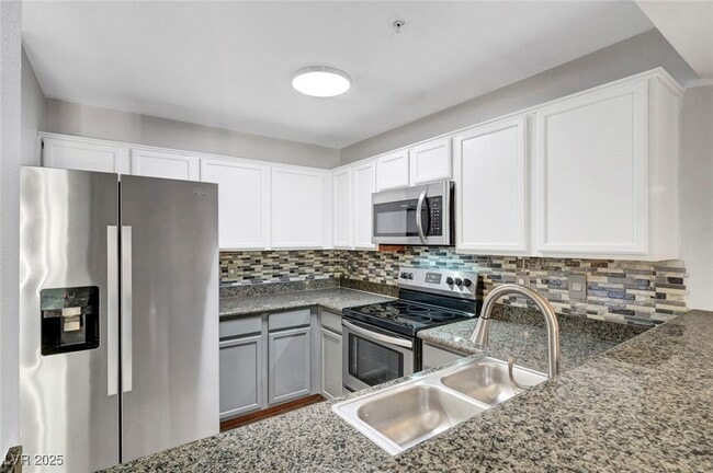 Building Photo - 2121 Blue Breeze Dr