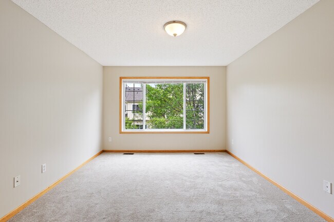 Building Photo - 13840 54th Ave N