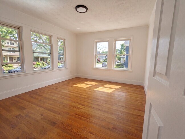 Building Photo - 135 Safford St