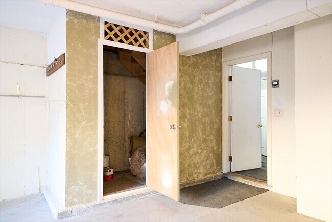 Building Photo - 3 Woodland St