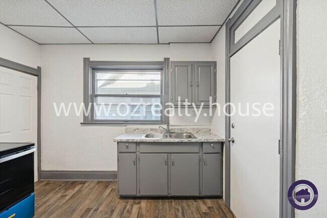 Building Photo - 3936 Woodhaven Dr