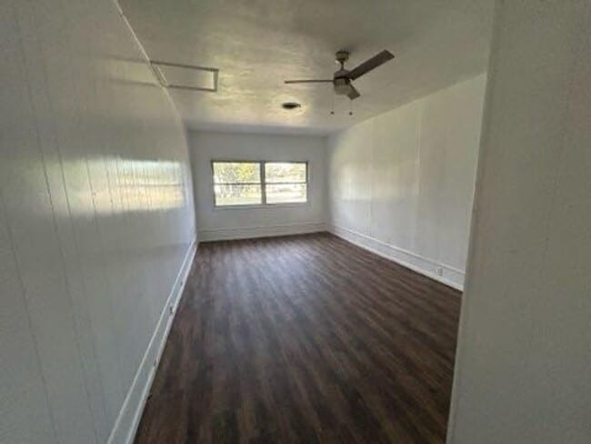 Building Photo - 3 Bed 2 Bathroom Home