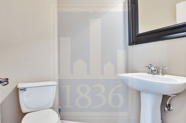 Building Photo - 150 Abbey Dr