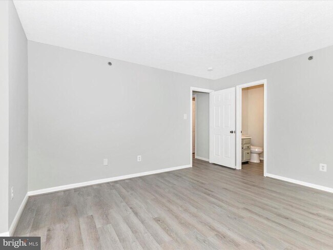 Building Photo - 615 Himes Ave