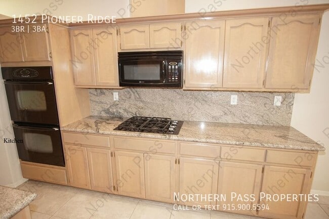 Building Photo - Gorgeous 3BDR Westside Home!