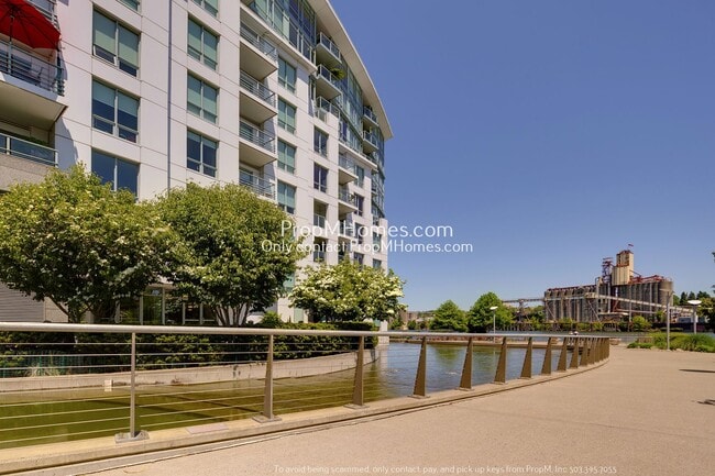 Building Photo - 1260 NW Naito Pkwy