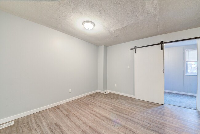 Building Photo - 438 Kathleen St