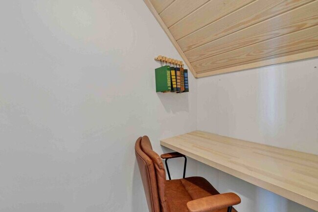 Building Photo - 317 Bream Ave