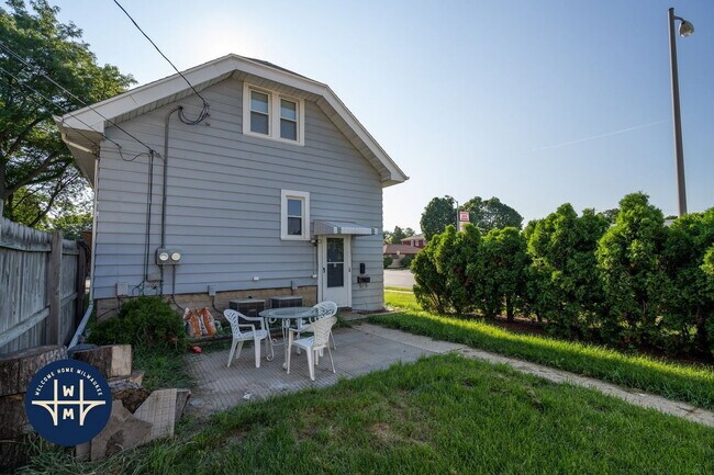 Building Photo - 8208 W Lincoln Ave