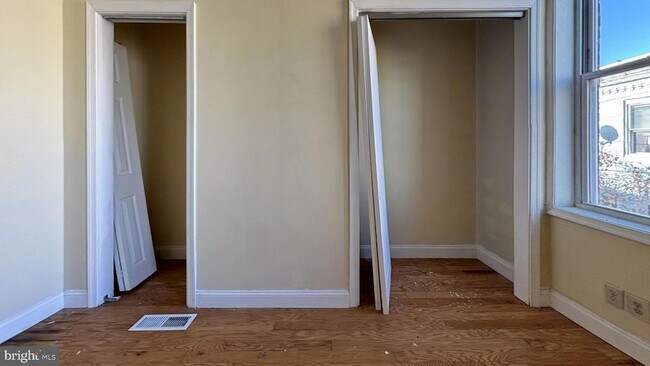 Building Photo - 2338 Cross St