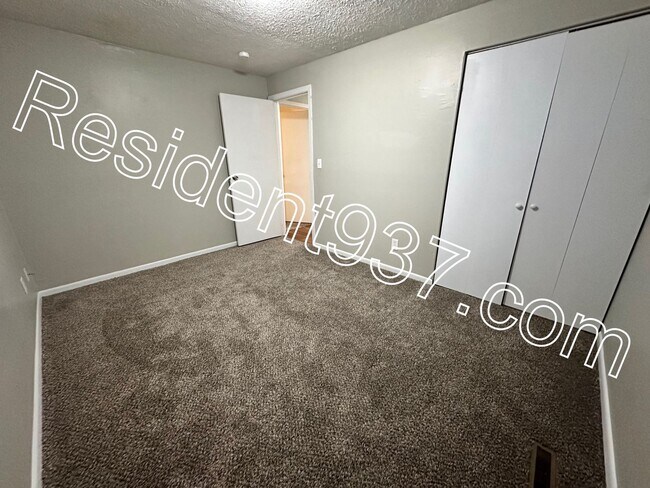 Building Photo - 3 Bed 2 bath Home