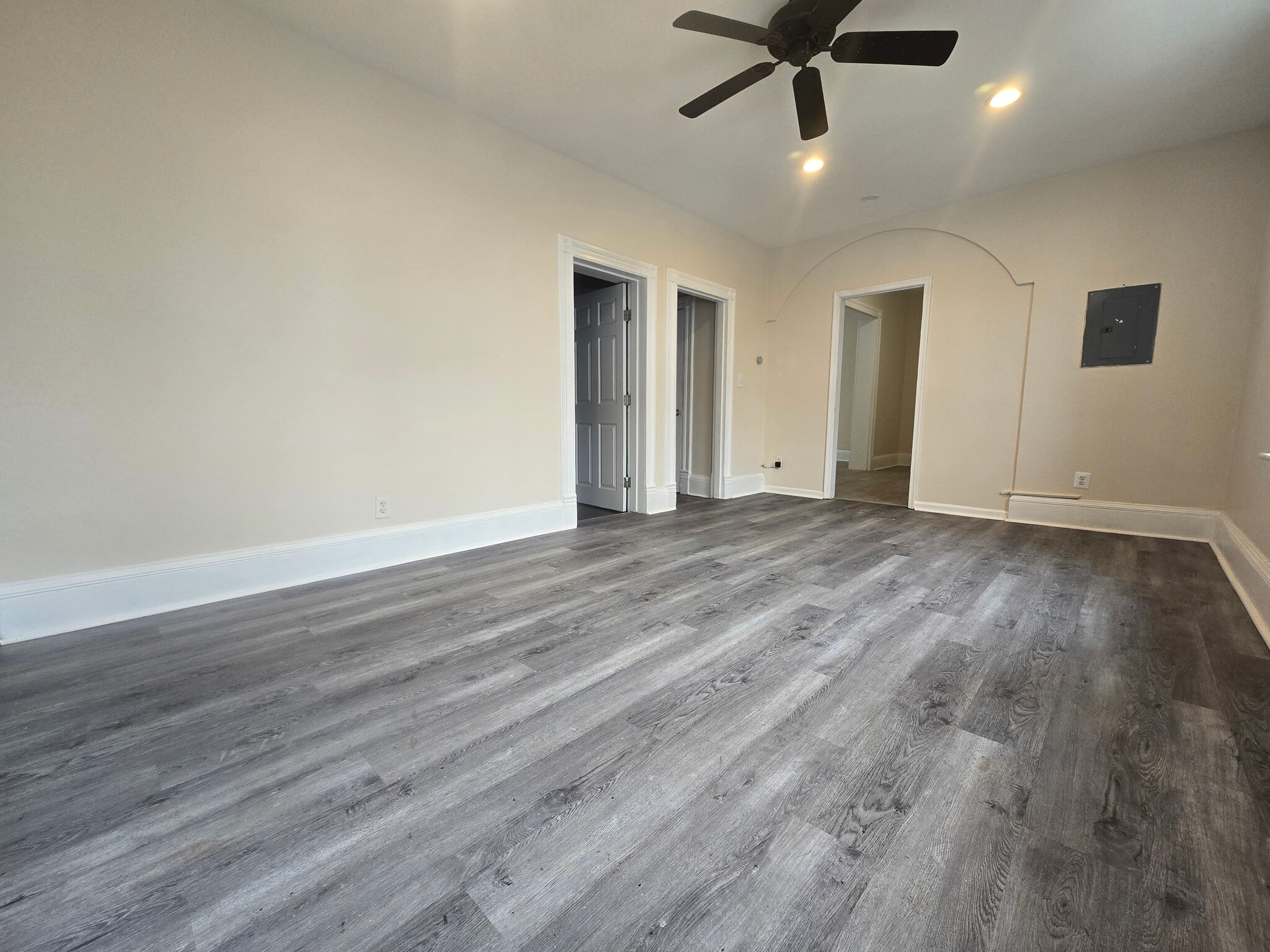 Building Photo - 584 Main St