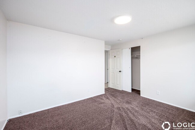 Building Photo - 12055 Cinnamon Ridge Rd