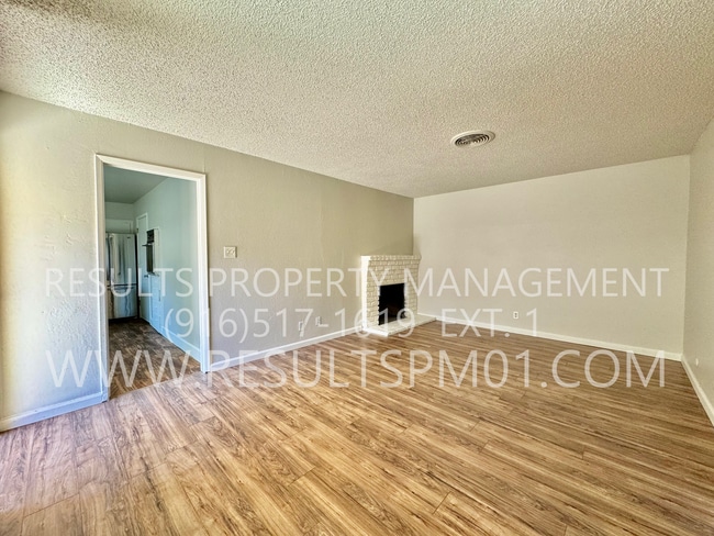 Building Photo - Spacious and Updated 3-Bedroom Duplex in F...